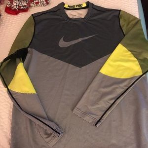 NWOT FITTED NIKE SHIRT XL